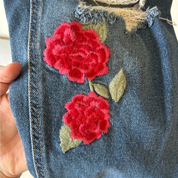 Embroidered Ripped Jeans - Picture 4 of 7